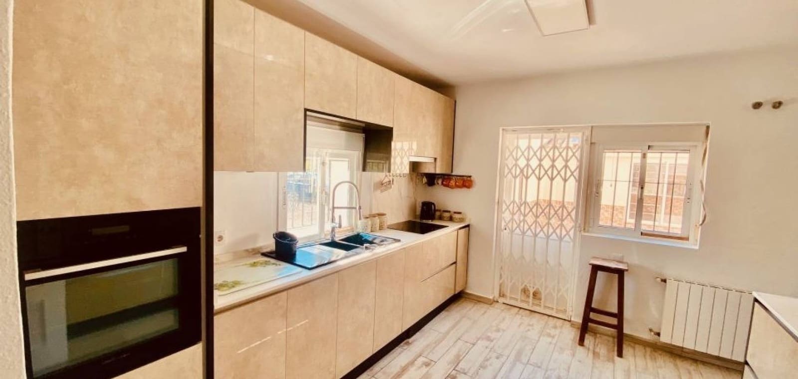 5 slaapkamer Villa te koop in El Canton met zwembad garage - € 475.000 (Ref: 9707933)