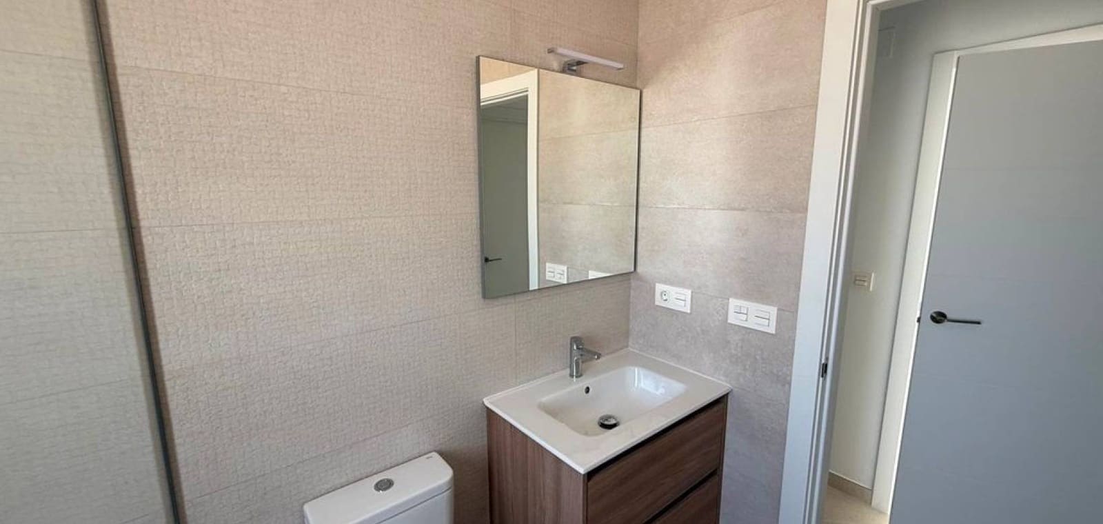 Chalet de 3 habitaciones en Pinoso en venta con piscina - 425.000 € (Ref: 9797430)