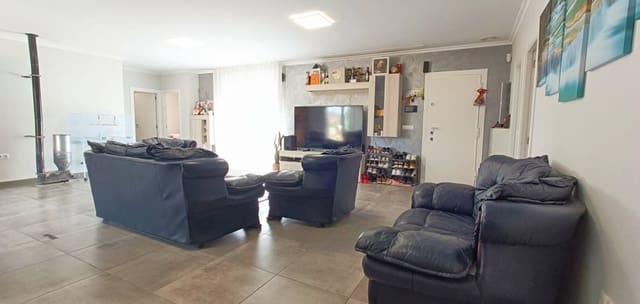 4 bedroom Villa for sale in Pinoso - € 420,000 (Ref: 9816364)