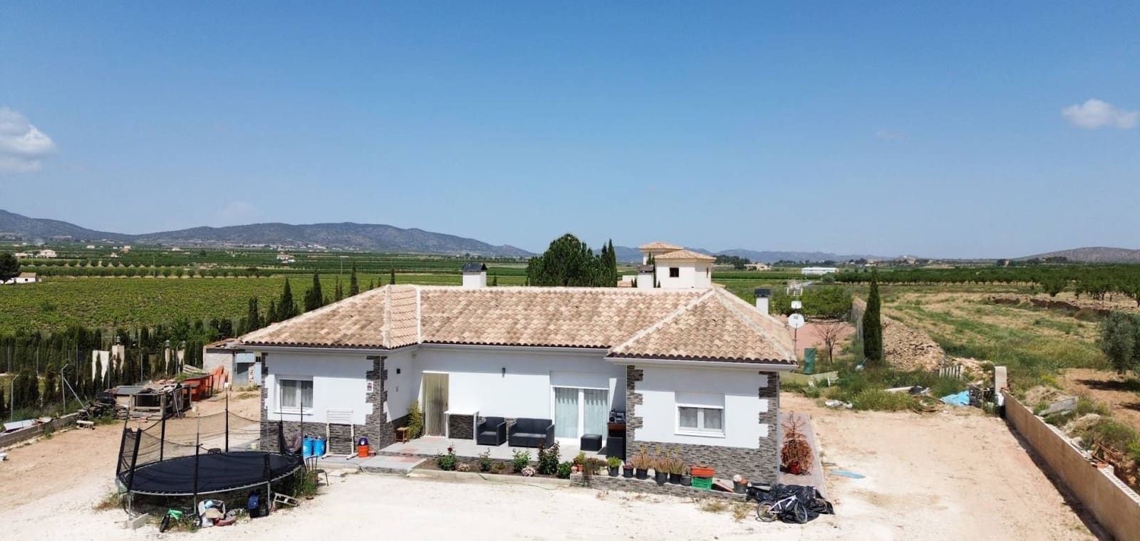 4 bedroom Villa for sale in Pinoso - € 420,000 (Ref: 9816364)