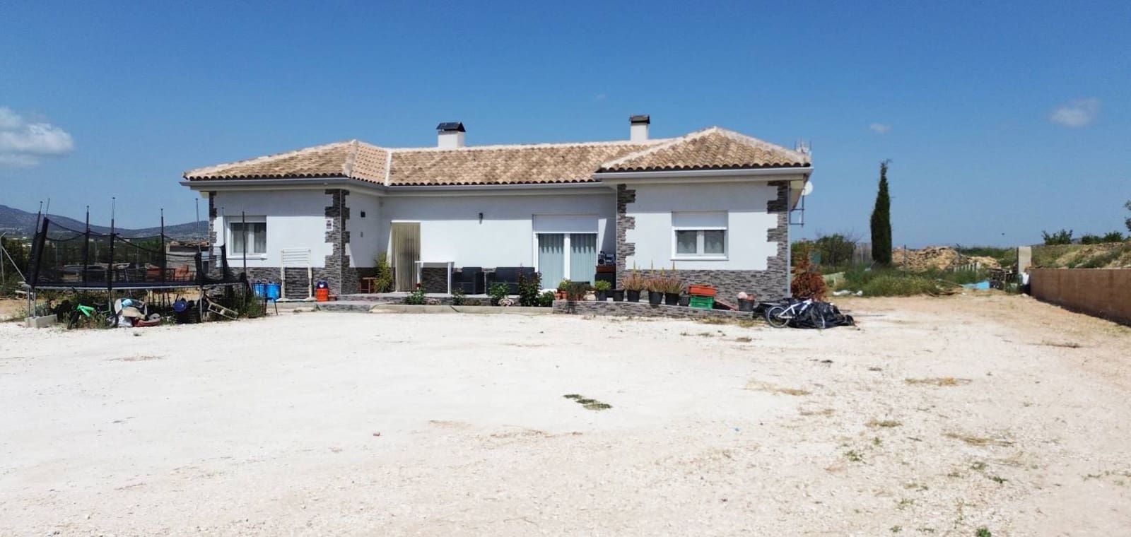 4 bedroom Villa for sale in Pinoso - € 420,000 (Ref: 9816364)