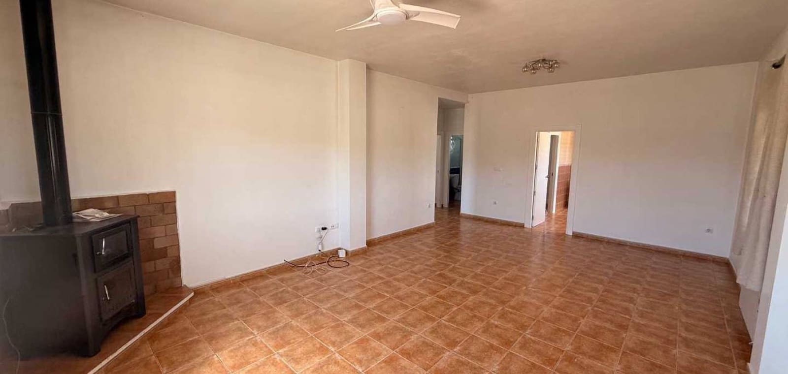 Chalet de 3 habitaciones en Pinoso en venta con piscina garaje - 250.000 € (Ref: 9823859)