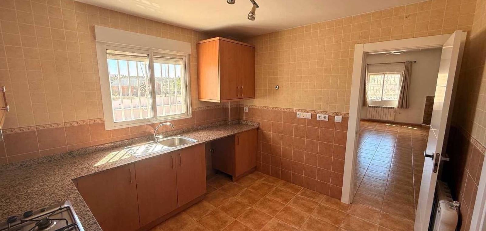 Chalet de 3 habitaciones en Pinoso en venta con piscina garaje - 250.000 € (Ref: 9823859)