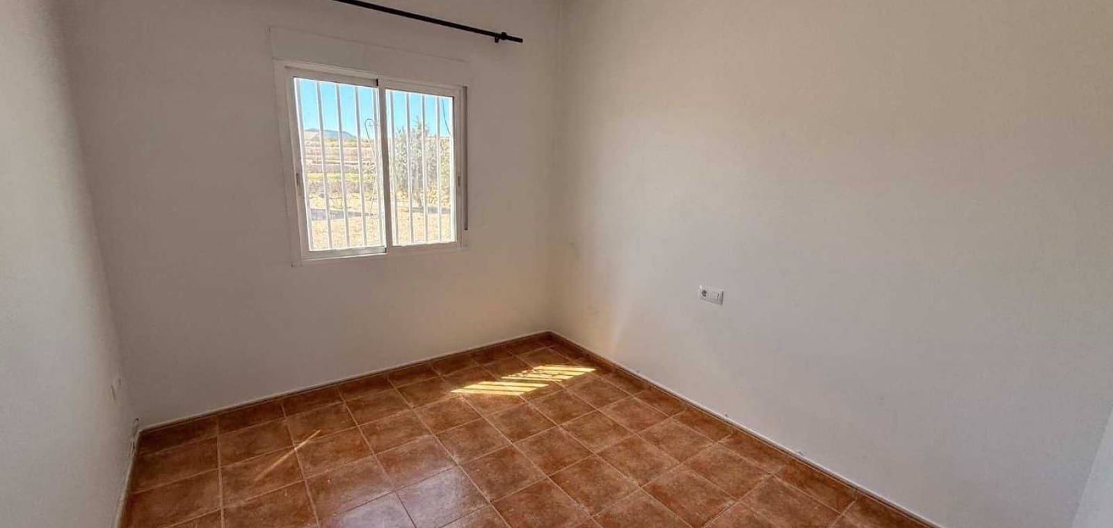 Chalet de 3 habitaciones en Pinoso en venta con piscina garaje - 250.000 € (Ref: 9823859)