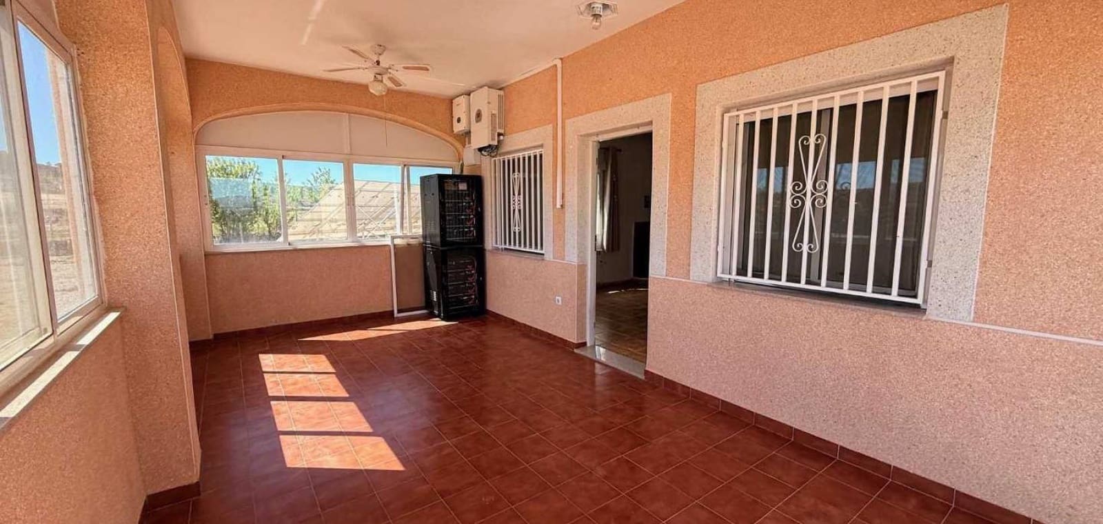 Chalet de 3 habitaciones en Pinoso en venta con piscina garaje - 250.000 € (Ref: 9823859)