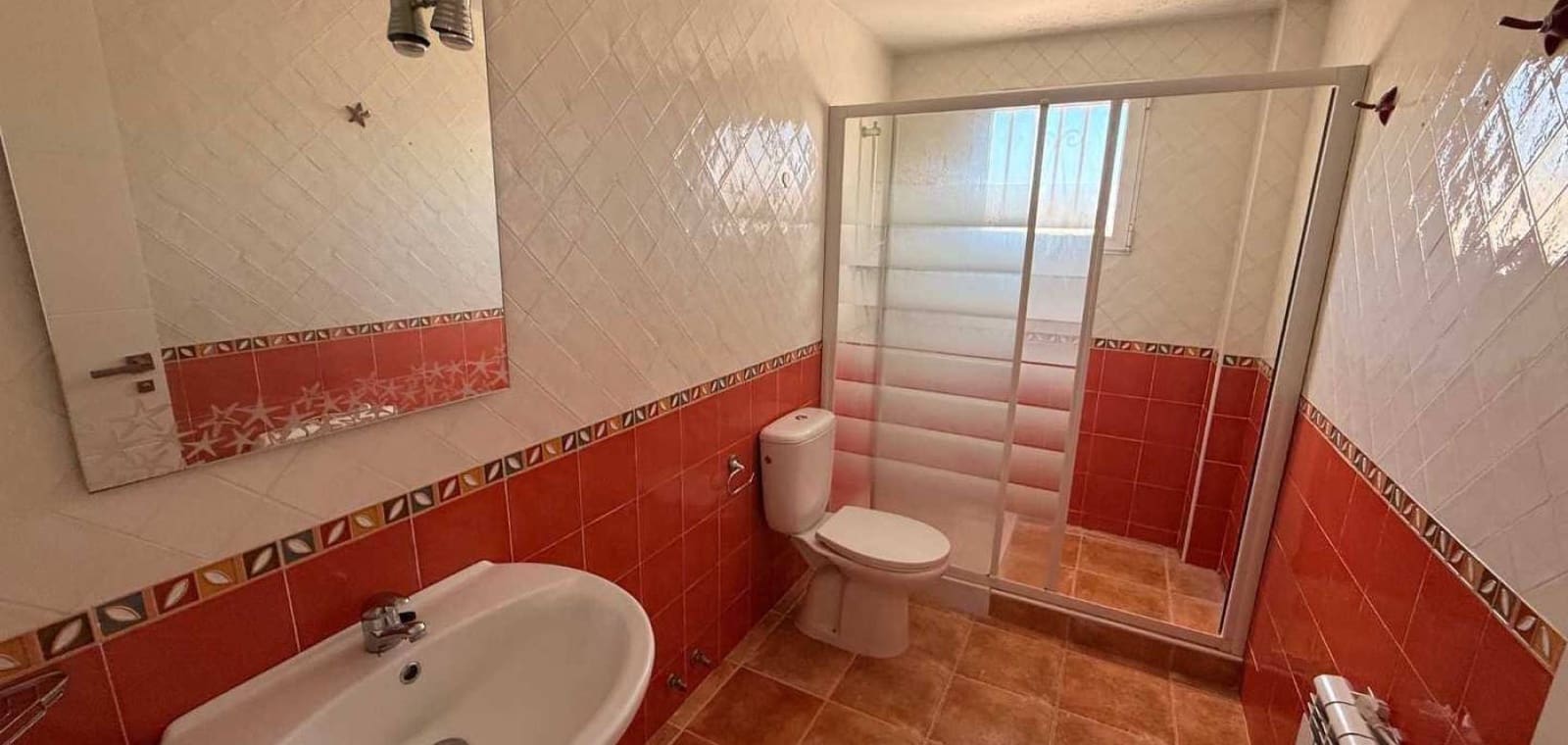 Chalet de 3 habitaciones en Pinoso en venta con piscina garaje - 250.000 € (Ref: 9823859)