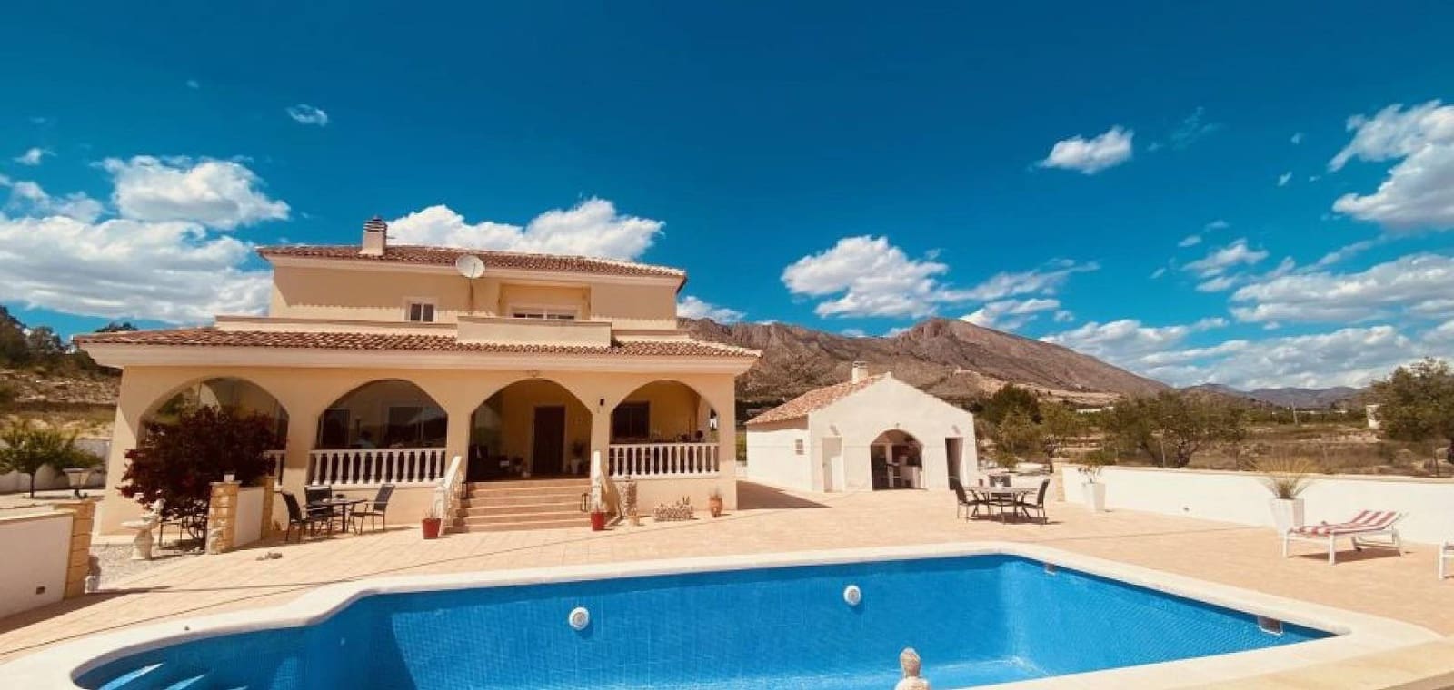 4 slaapkamer Villa te koop in Macisvenda met zwembad - € 479.000 (Ref: 9832862)