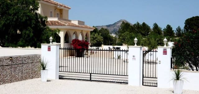 4 soveværelse Villa til salg i Macisvenda, Abanilla med swimmingpool - € 479.000 (Ref: 9832862)