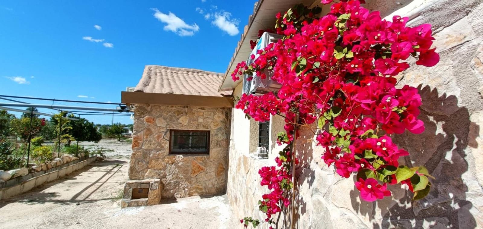 3 bedroom Villa for sale in Mahoya with garage - € 275,000 (Ref: 9834541)