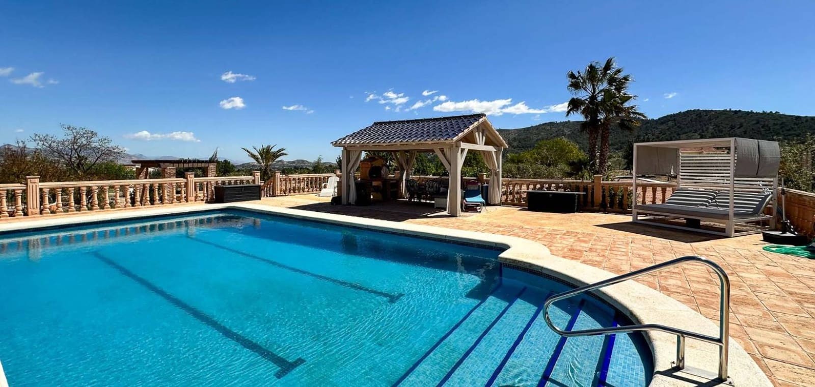 6 slaapkamer Villa te koop in La Romana met zwembad garage - € 765.000 (Ref: 9858218)