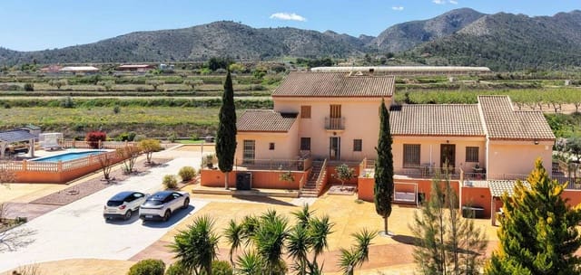 6 slaapkamer Villa te koop in La Romana met zwembad garage - € 765.000 (Ref: 9858218)