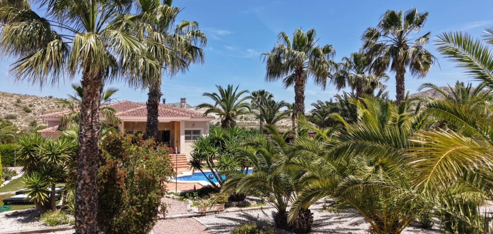5 slaapkamer Villa te koop in Hondon de las Nieves met zwembad garage - € 475.000 (Ref: 9895426)
