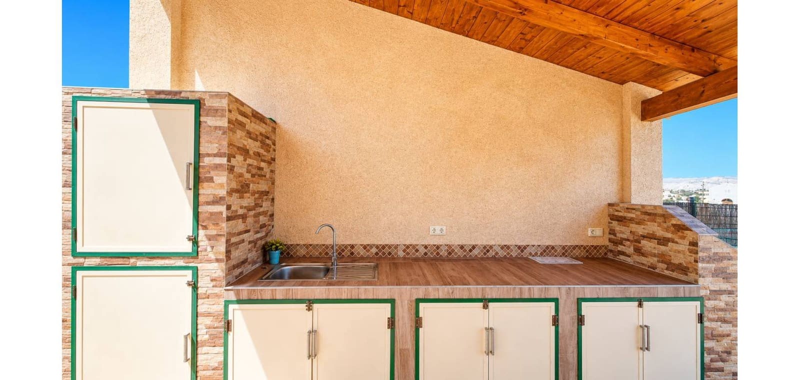 3 slaapkamer Villa te koop in Macisvenda met zwembad garage - € 265.000 (Ref: 9909038)