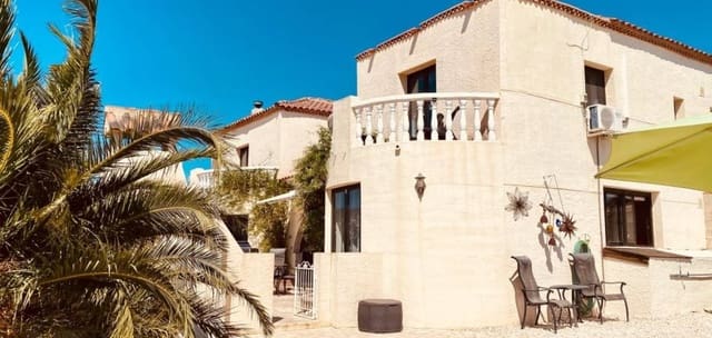Chalet de 6 habitaciones en Barbarroja, Orihuela en venta con piscina - 535.000 € (Ref: 9911827)