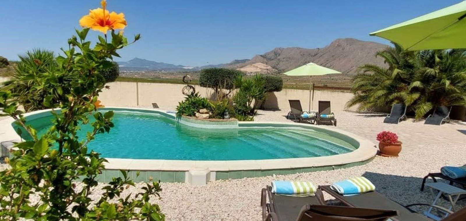 Chalet de 6 habitaciones en Barbarroja en venta con piscina - 535.000 € (Ref: 9911827)