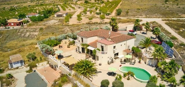Chalet de 6 habitaciones en Barbarroja, Orihuela en venta con piscina - 535.000 € (Ref: 9911827)
