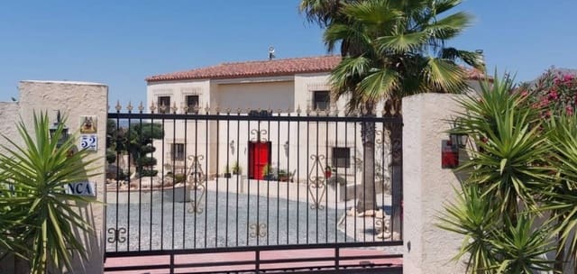 Chalet de 6 habitaciones en Barbarroja, Orihuela en venta con piscina - 535.000 € (Ref: 9911827)