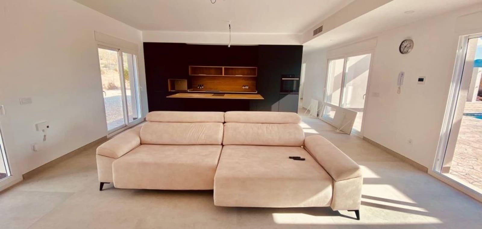 3 soveværelse Villa til salg i Pinoso med swimmingpool garage - € 365.000 (Ref: 9938679)