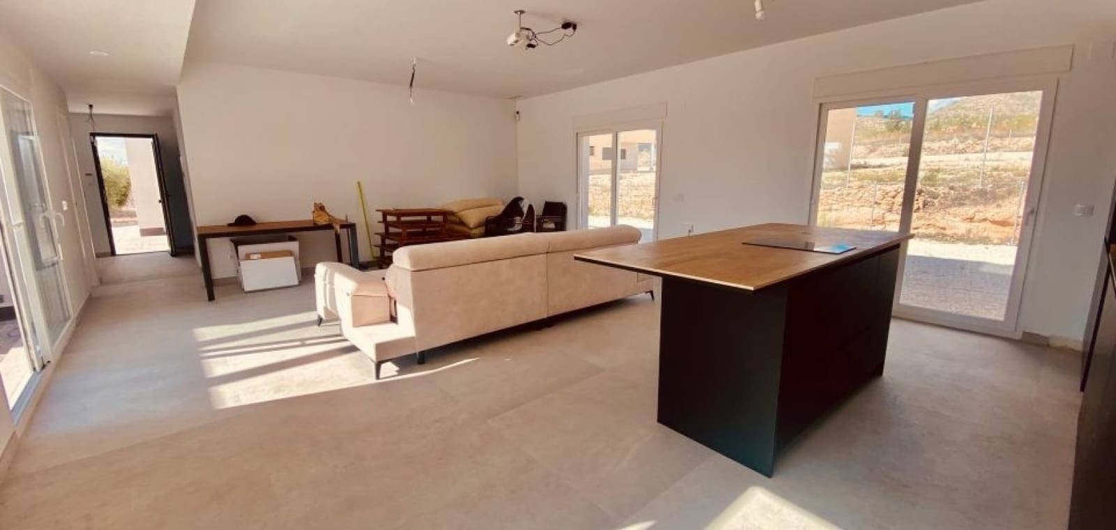 3 soveværelse Villa til salg i Pinoso med swimmingpool garage - € 365.000 (Ref: 9938679)