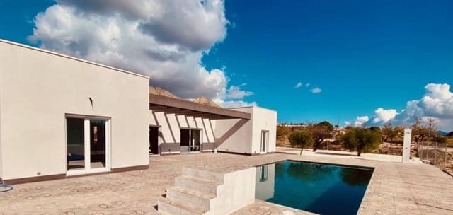3 soveværelse Villa til salg i Pinoso med swimmingpool garage - € 365.000 (Ref: 9938679)