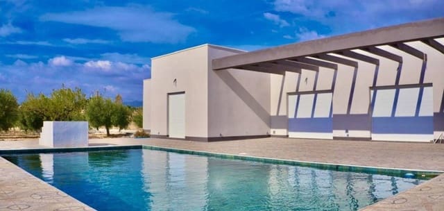 3 soveværelse Villa til salg i Pinoso med swimmingpool garage - € 365.000 (Ref: 9938679)