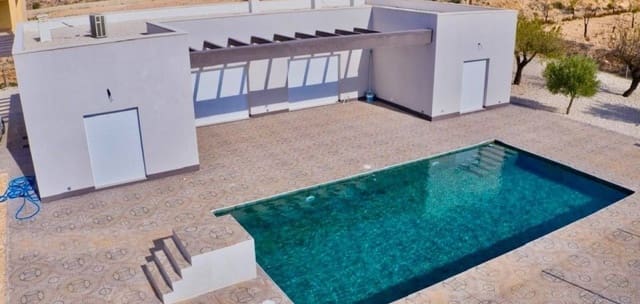 3 soveværelse Villa til salg i Pinoso med swimmingpool garage - € 365.000 (Ref: 9938679)