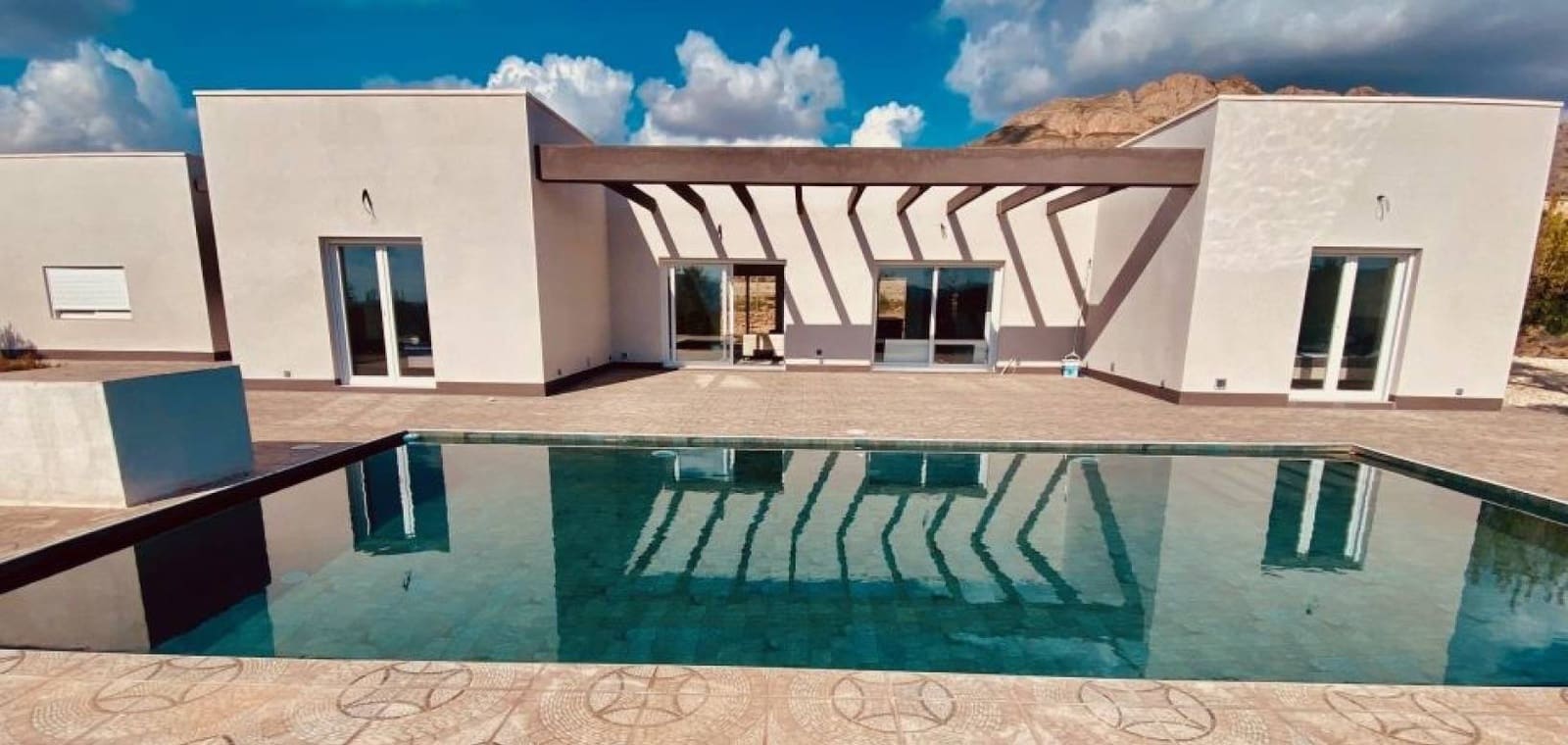 3 soveværelse Villa til salg i Pinoso med swimmingpool garage - € 365.000 (Ref: 9938679)