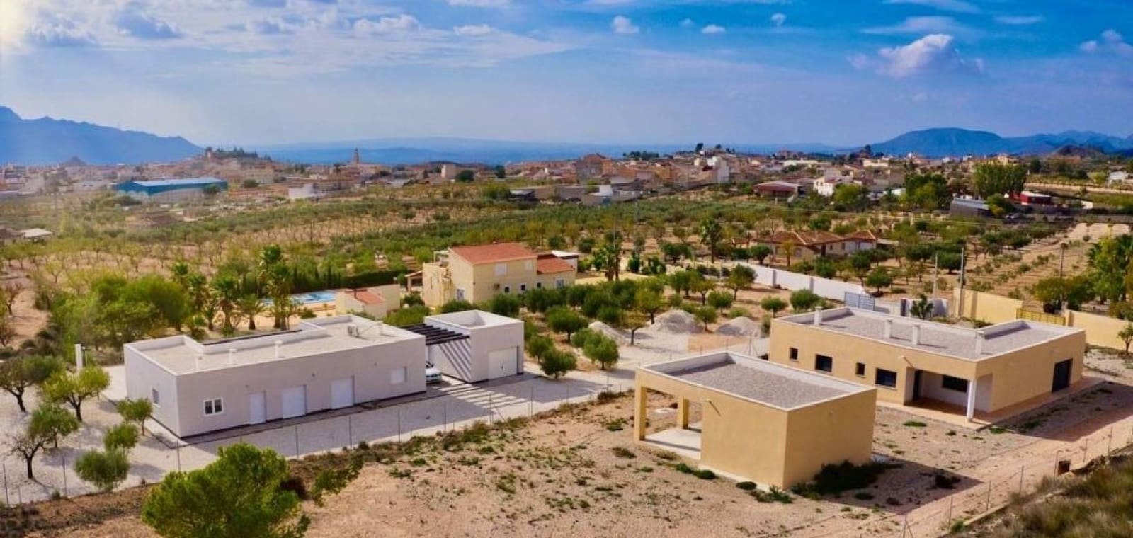 3 soveværelse Villa til salg i Pinoso med swimmingpool garage - € 365.000 (Ref: 9938679)
