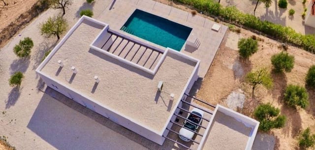 3 soveværelse Villa til salg i Pinoso med swimmingpool garage - € 365.000 (Ref: 9938679)