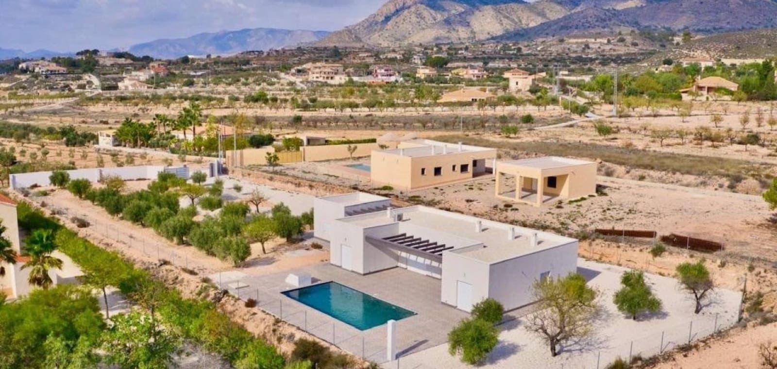 3 soveværelse Villa til salg i Pinoso med swimmingpool garage - € 365.000 (Ref: 9938679)