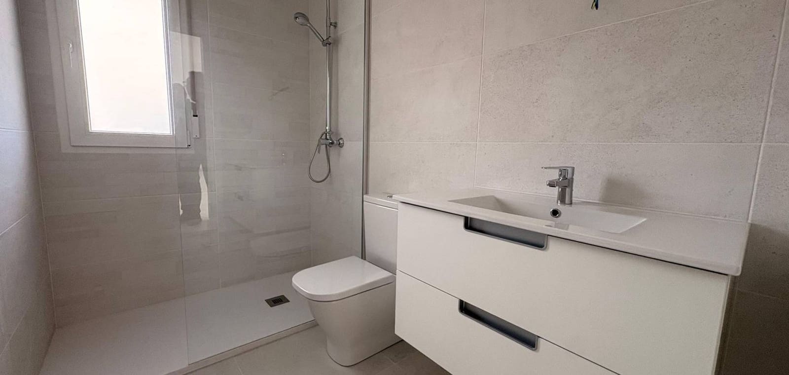 Chalet de 3 habitaciones en Pinoso en venta con piscina - 289.995 € (Ref: 9956032)