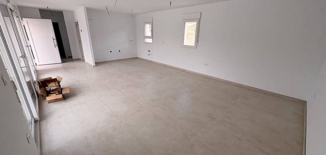 Chalet de 3 habitaciones en Pinoso en venta con piscina - 289.995 € (Ref: 9956032)