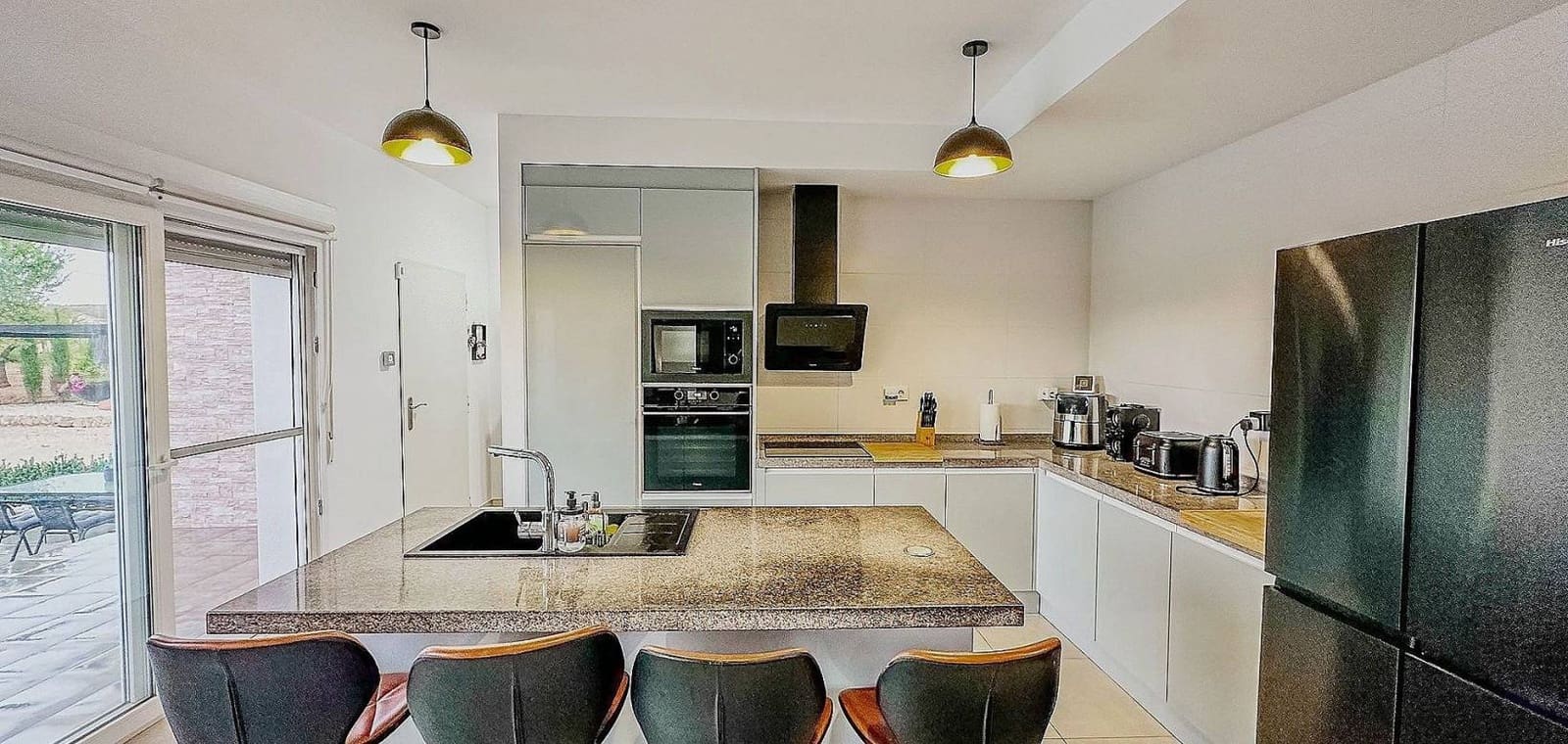 Chalet de 3 habitaciones en Pinoso en venta con piscina - 289.995 € (Ref: 9956032)