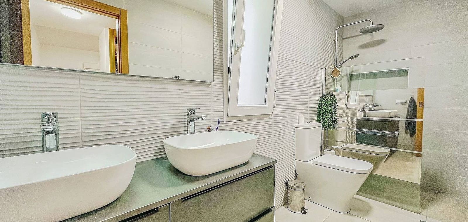 Chalet de 3 habitaciones en Pinoso en venta con piscina - 289.995 € (Ref: 9956032)
