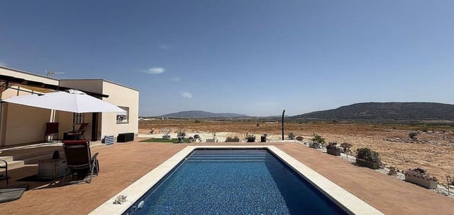 Chalet de 3 habitaciones en Pinoso en venta con piscina - 289.995 € (Ref: 9956032)