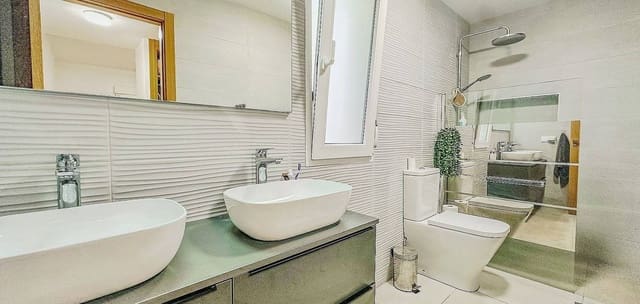 Chalet de 3 habitaciones en Pinoso en venta con piscina - 289.995 € (Ref: 9956032)