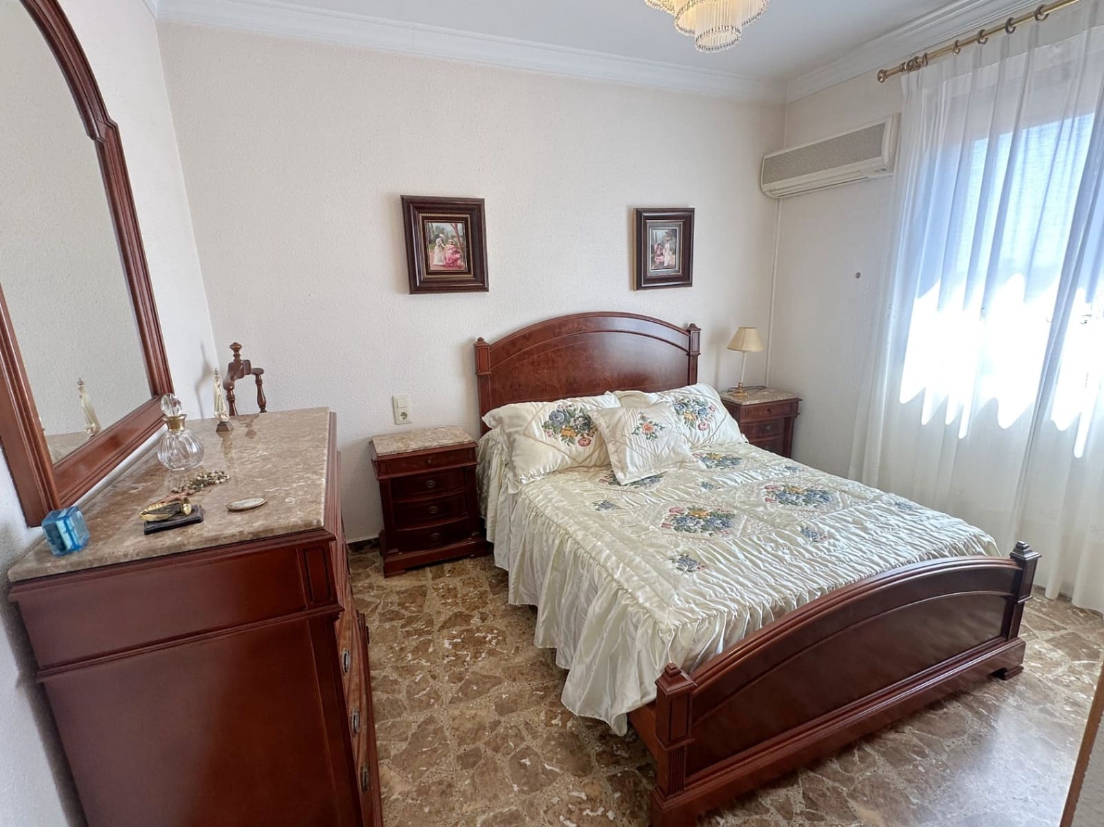 7 bedroom Terraced Villa for sale in Els Poblets with garage - € 699,000 (Ref: 10130943)