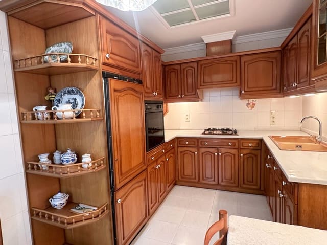 Adosado de 7 habitaciones en Els Poblets en venta con garaje - 699.000 € (Ref: 10130943)