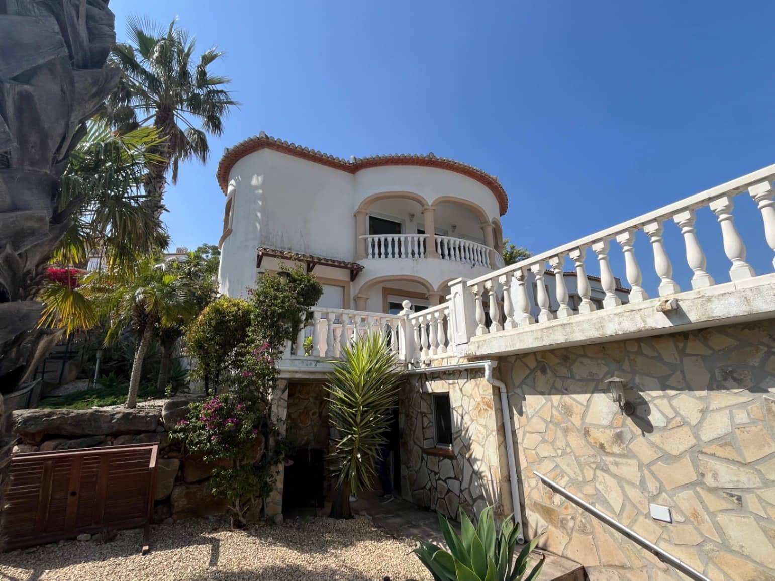 3 bedroom Villa for sale in Orba with pool garage - € 410,000 (Ref: 8796220)
