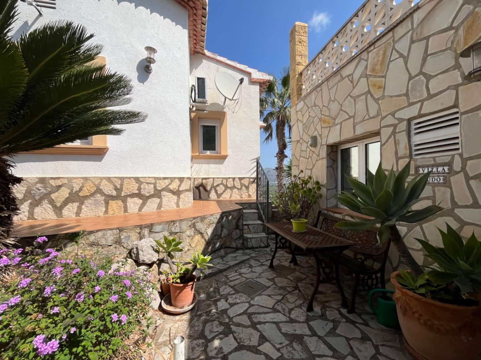 3 bedroom Villa for sale in Orba with pool garage - € 410,000 (Ref: 8796220)