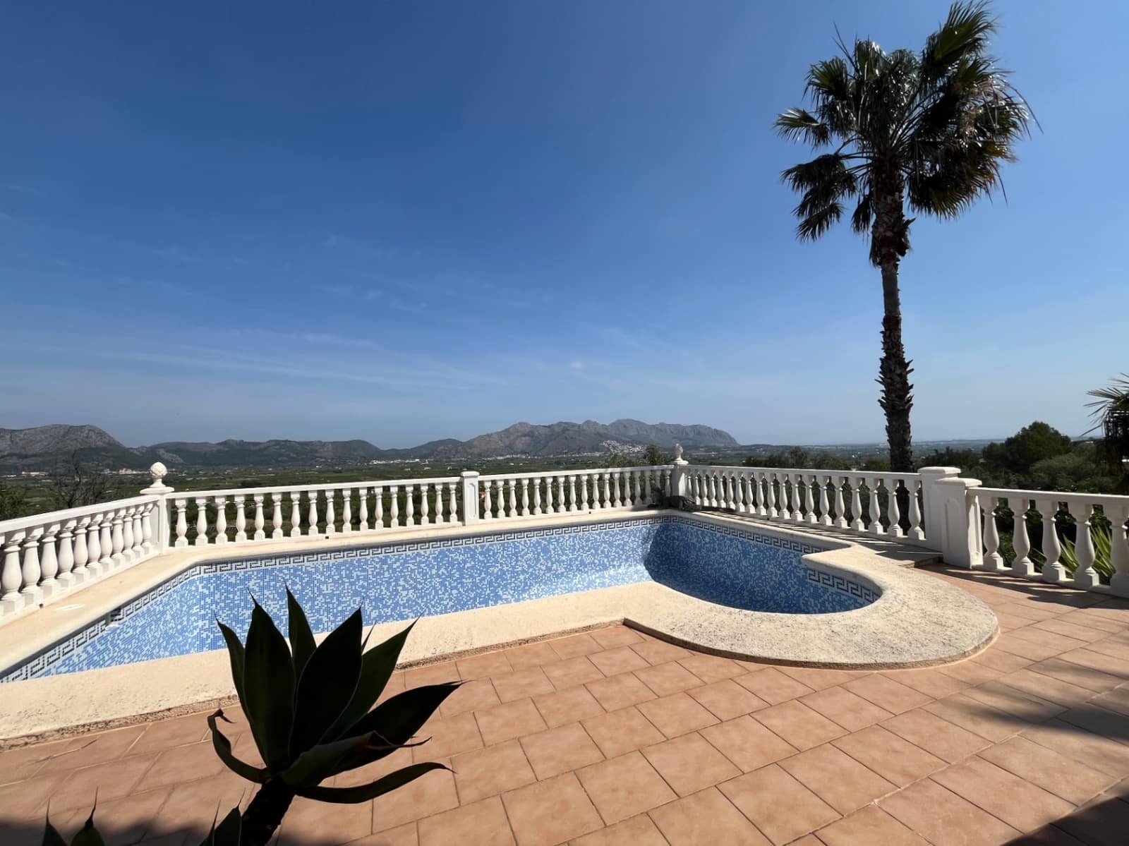 3 bedroom Villa for sale in Orba with pool garage - € 410,000 (Ref: 8796220)
