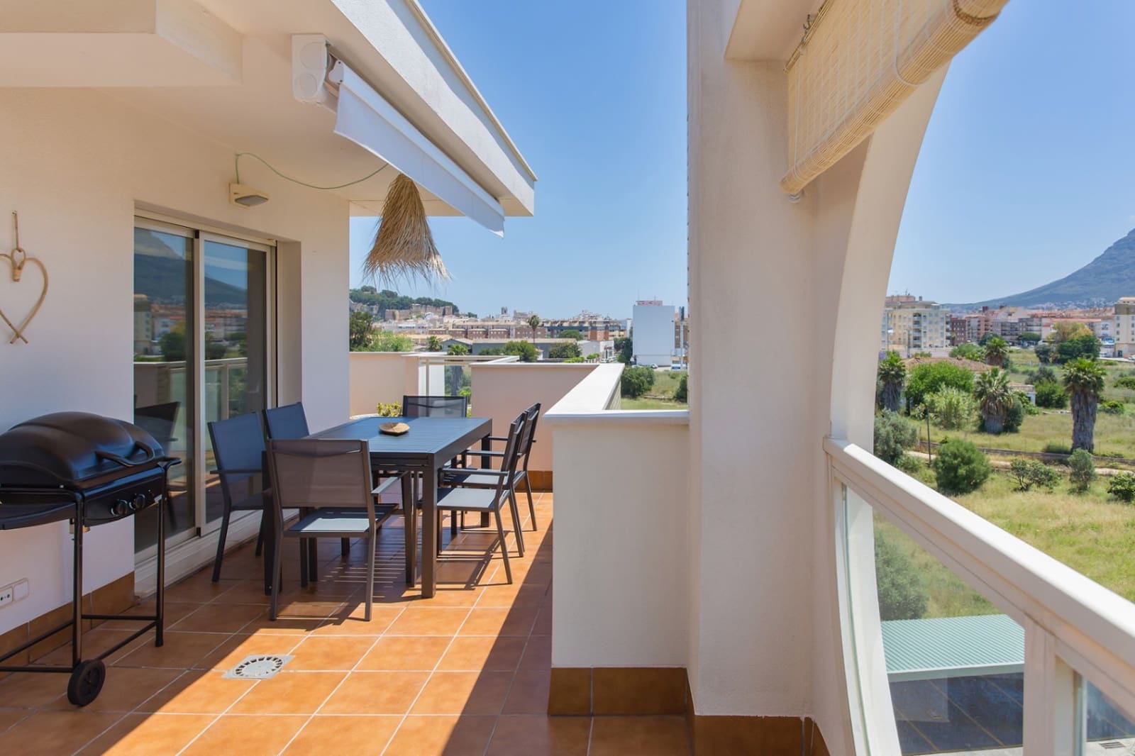 2 soveværelse Penthouse til salg i Denia med swimmingpool garage - € 395.000 (Ref: 9196927)