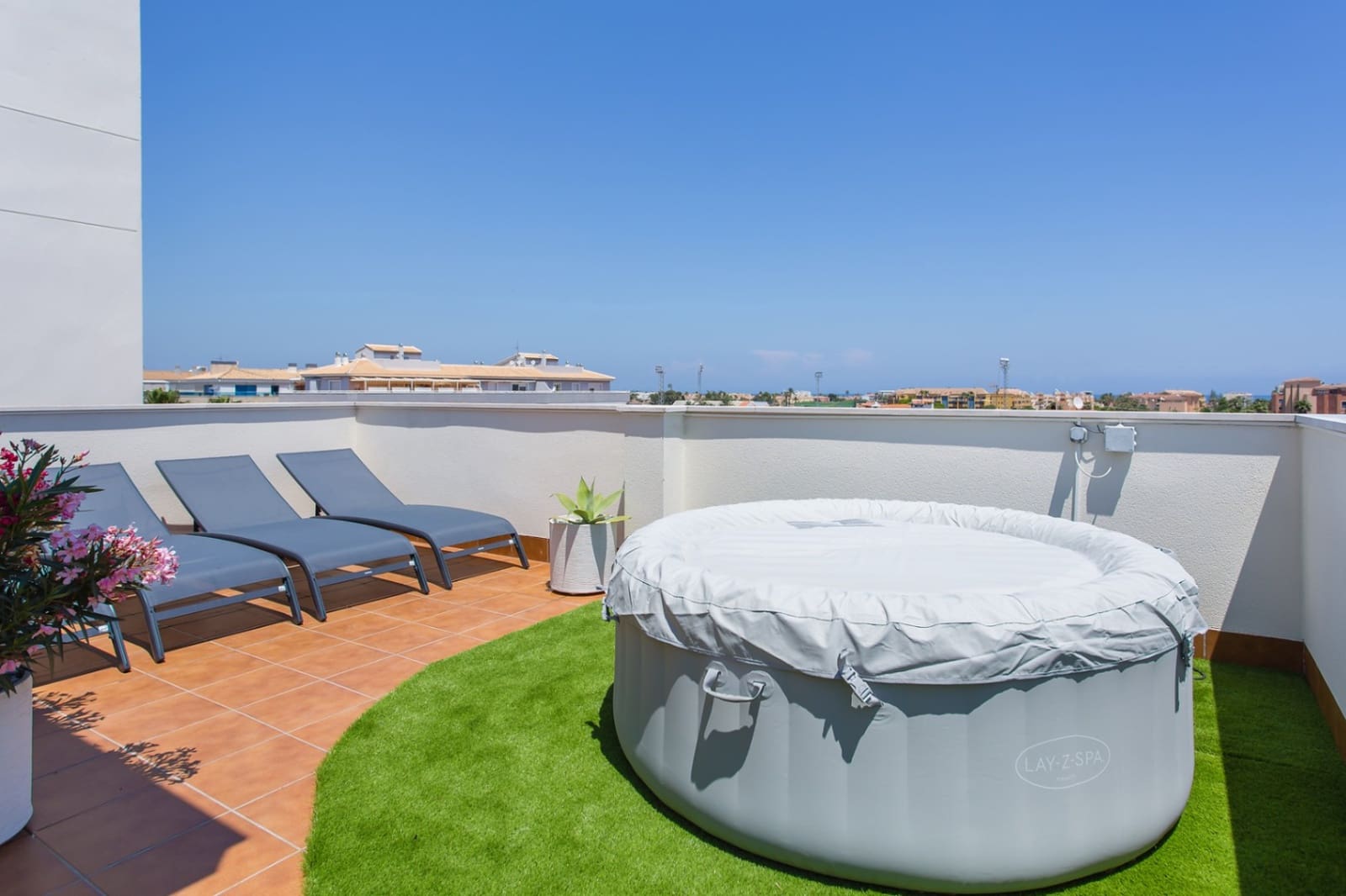 2 soveværelse Penthouse til salg i Denia med swimmingpool garage - € 395.000 (Ref: 9196927)