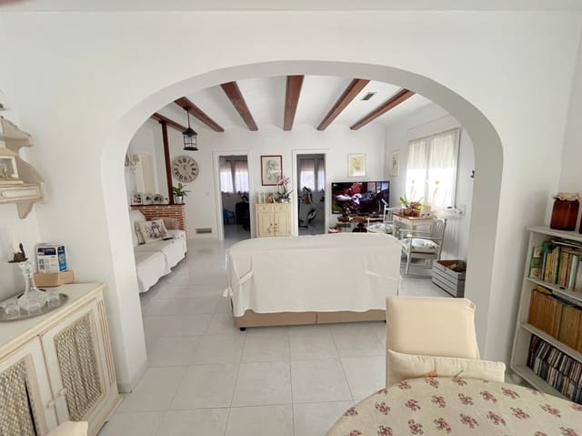 6 bedroom Villa for sale in Els Poblets with garage - € 499,900 (Ref: 9466177)