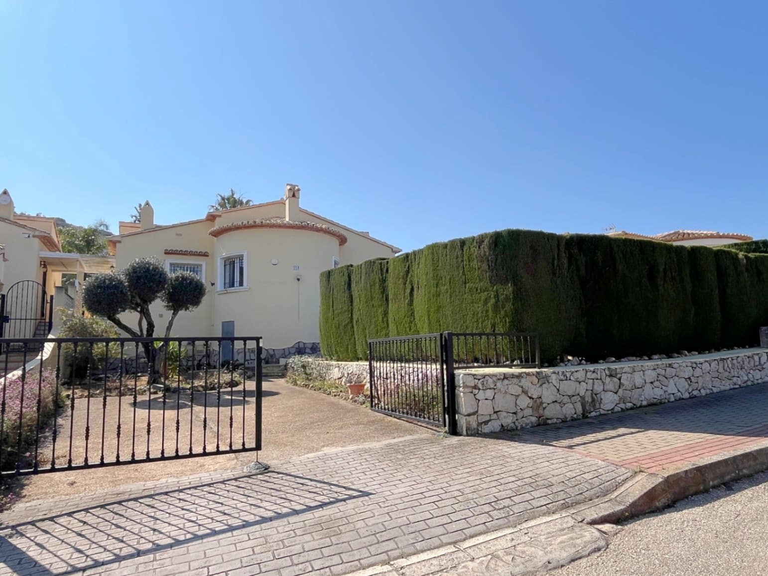 2 bedroom Villa for sale in Rafol de Almunia with pool garage - € 299,500 (Ref: 9720950)