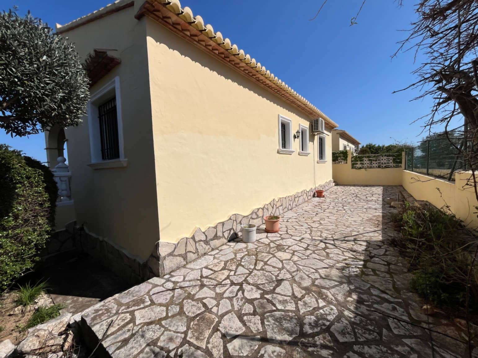 2 bedroom Villa for sale in Rafol de Almunia with pool garage - € 299,500 (Ref: 9720950)