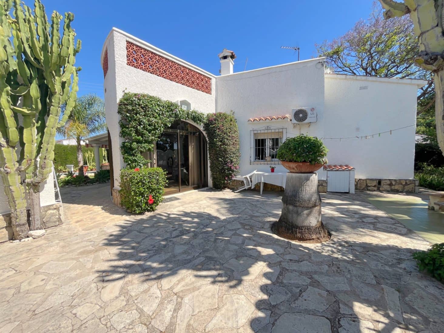 4 bedroom Villa for sale in Els Poblets with pool garage - € 499,500 (Ref: 9912292)