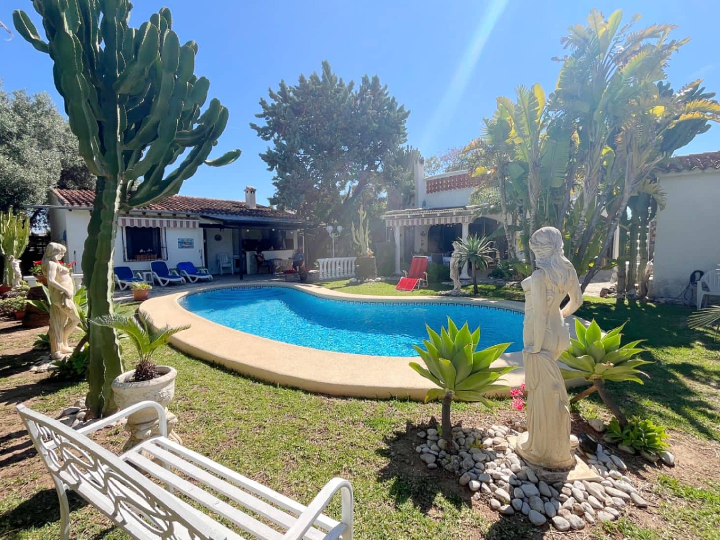 4 bedroom Villa for sale in Els Poblets with pool garage - € 499,500 (Ref: 9912292)