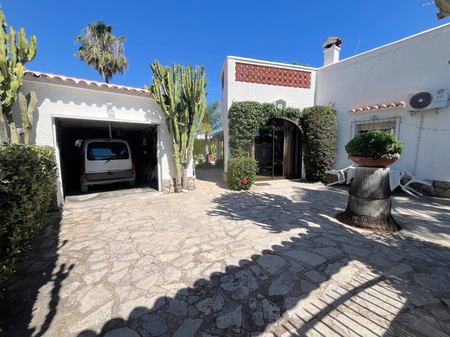 4 bedroom Villa for sale in Els Poblets with pool garage - € 499,500 (Ref: 9912292)