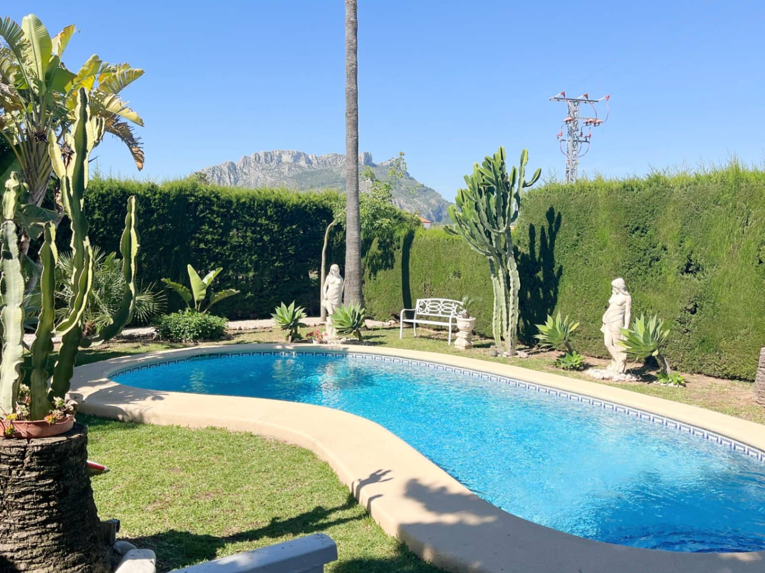 4 bedroom Villa for sale in Els Poblets with pool garage - € 499,500 (Ref: 9912292)